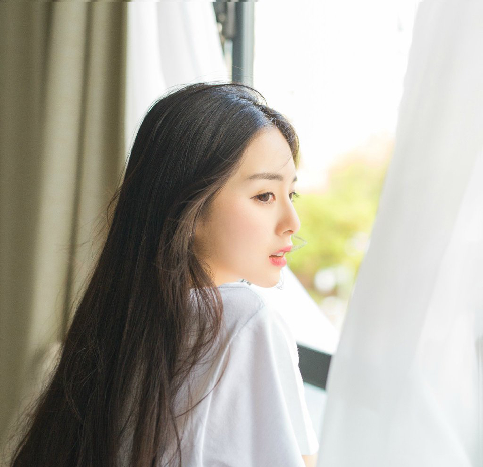 “老爷，马已经准备好了。”管家来到房间外，听着里面低沉的咆哮声，有些胆颤道。